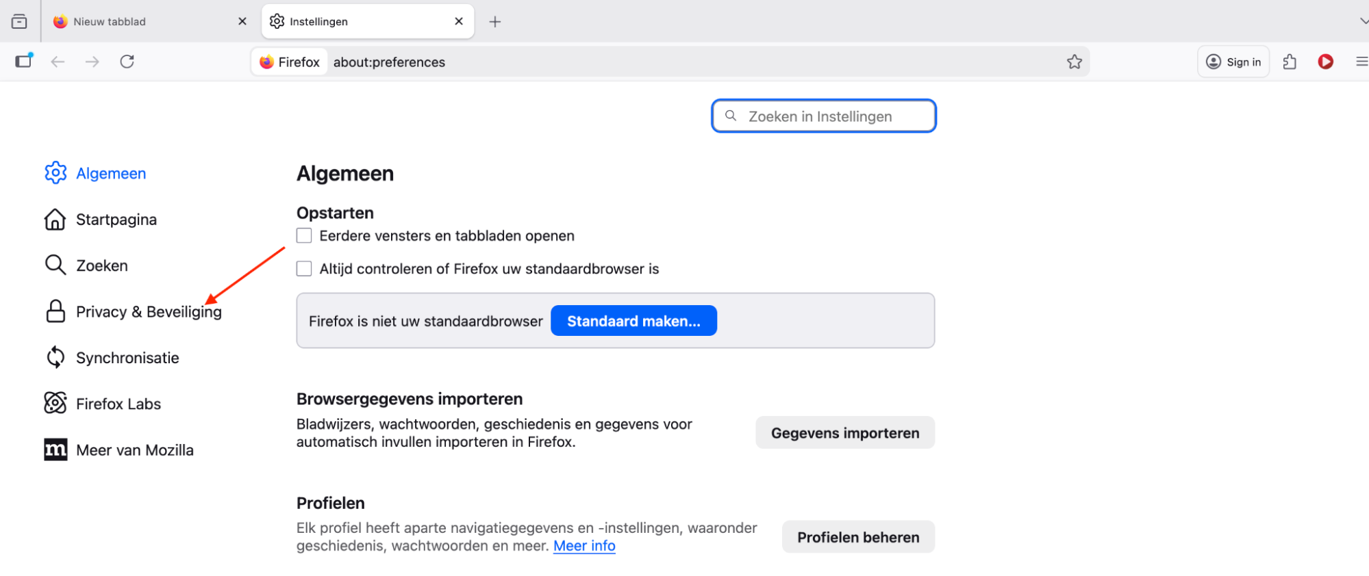 Firefox op de Mac toont de pagina Instellingen. Klik op ‘Privacy en beveiliging’ om tijdelijke cachebestanden te verwijderen.