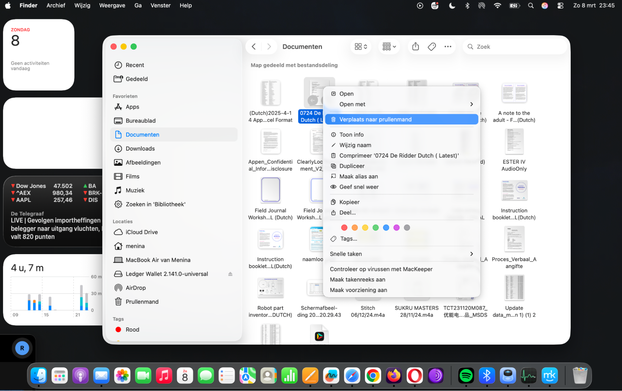 Verwijder grote en oude bestanden van je Mac. Open hiervoor Finder en selecteer de relevante map in de zijbalk. Verplaats oude en grote bestanden naar de Prullenmand.