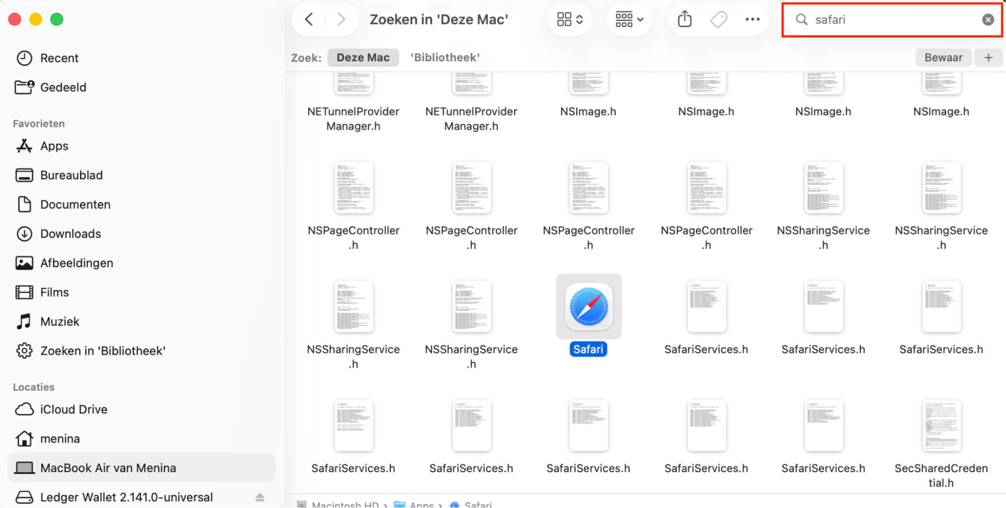 Om restbestanden van verwijderde macOS-apps te verwijderen, moet je eerst dezelfde route naar de map Bibliotheek volgen. In deze map typ je de naam van een app die je onlangs hebt verwijderd in de zoekbalk van Finder om de bijbehorende restbestanden te vinden en te verwijderen.