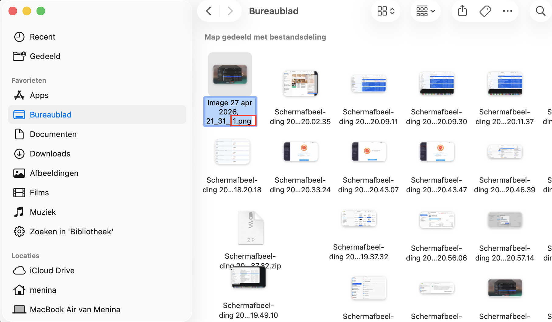Een bestand dat wordt hernoemd in Finder op Mac. Wijzig de extensie van het bestand om het formaat terug te zetten wanneer je beschadigde bestanden op een Mac moet repareren.