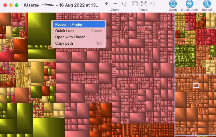 O menu de contexto do GrandPerspective é exibido sobre a janela principal, mostrando as opções disponíveis para explorar arquivos e pastas, visualizar informações adicionais e interagir com a representação gráfica do armazenamento.