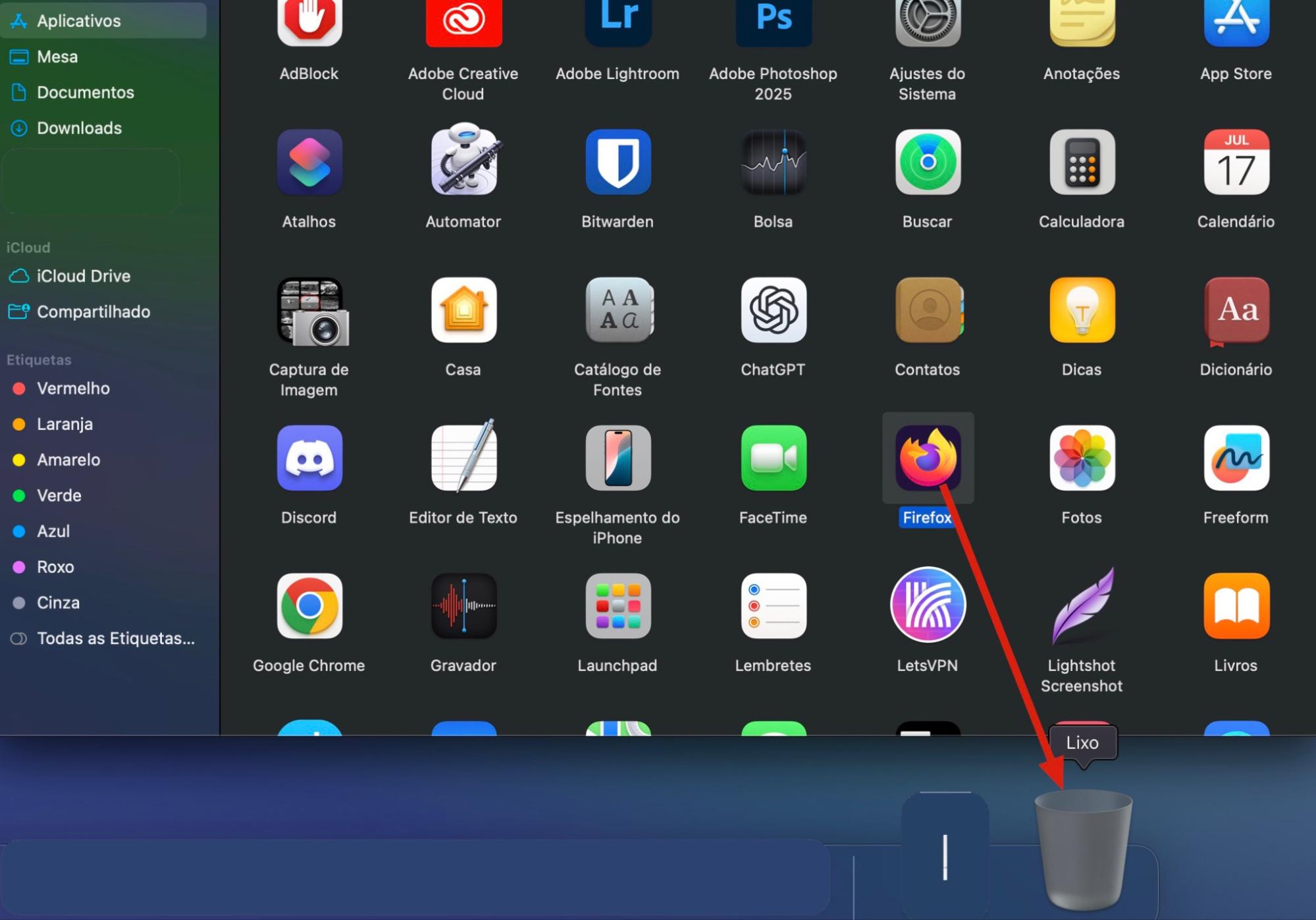 Uma lista de todos os aplicativos instalados na pasta Aplicativos do Mac. Você pode desinstalar um aplicativo daqui simplesmente arrastando seu ícone para o Lixo no Dock.