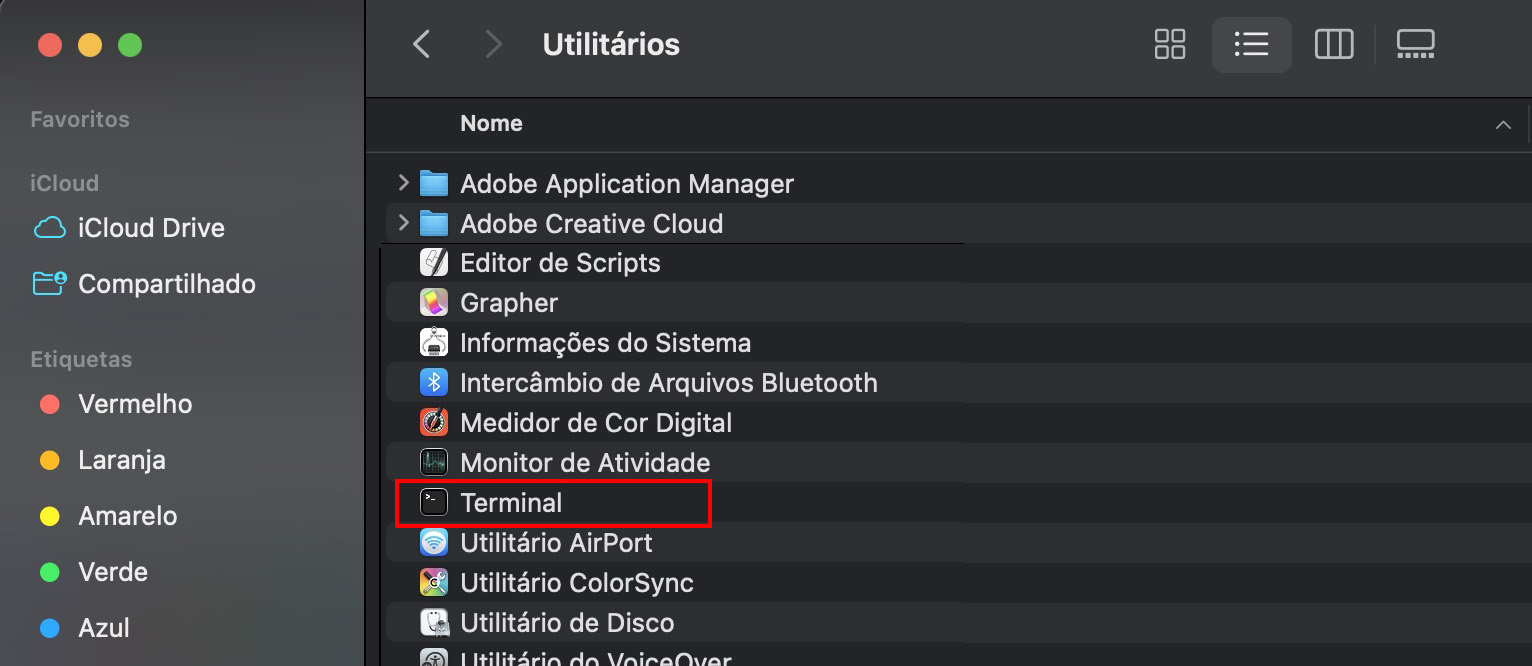Se você não quiser usar o Spotlight, também pode acessar o aplicativo através da pasta Utilitários. Lá, o Terminal deverá aparecer e você pode abrir o aplicativo para iniciar o processo.
