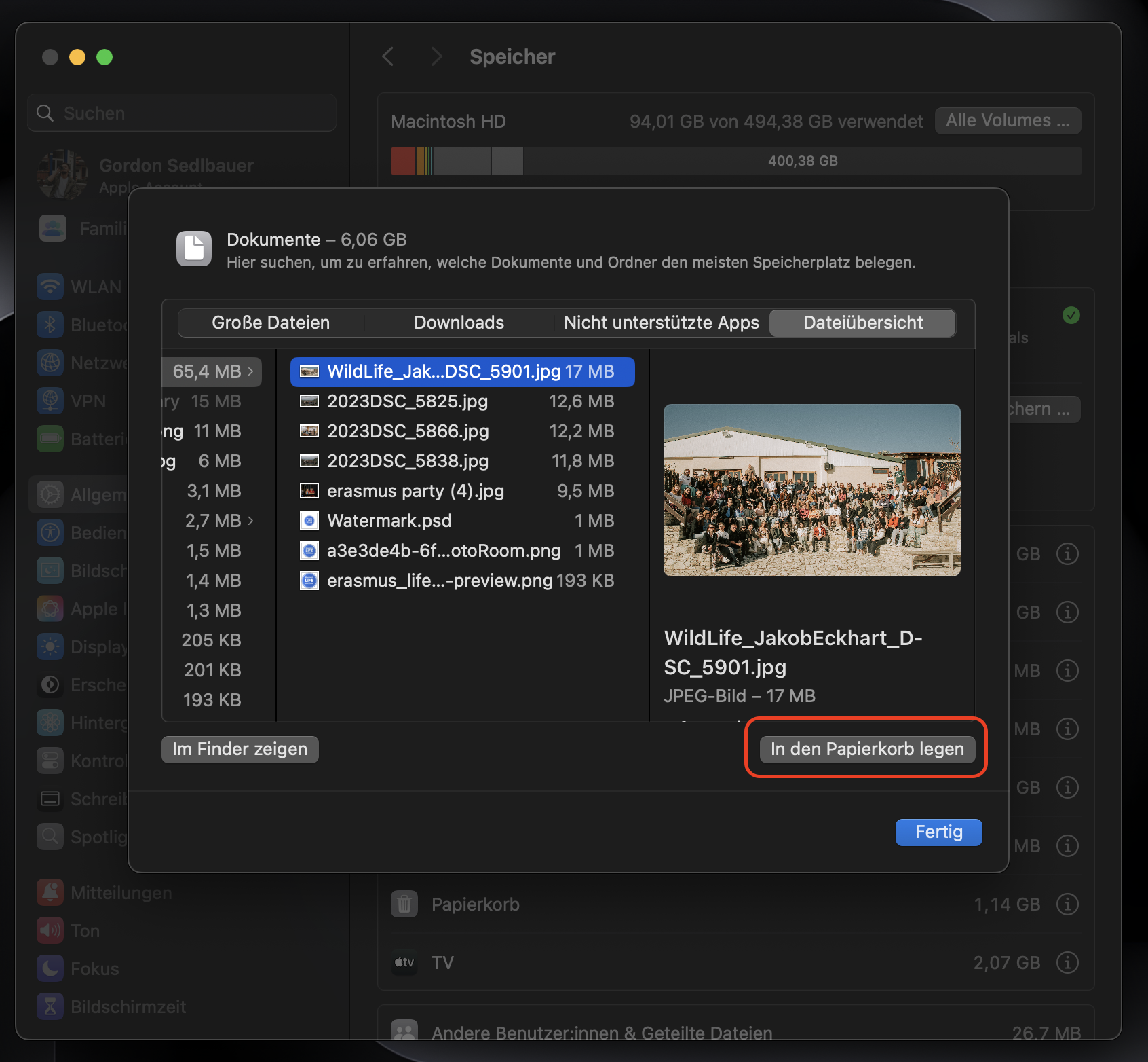 Um den Speicherplatz Ihres Mac zu optimieren, verwenden Sie den Dateibrowser. Navigieren Sie wie oben beschrieben zur Registerkarte Dokumente und wählen Sie Dateiübersicht. Wählen Sie die Dateien aus, die Sie entfernen möchten, und klicken Sie unten rechts auf In den Papierkorb legen.