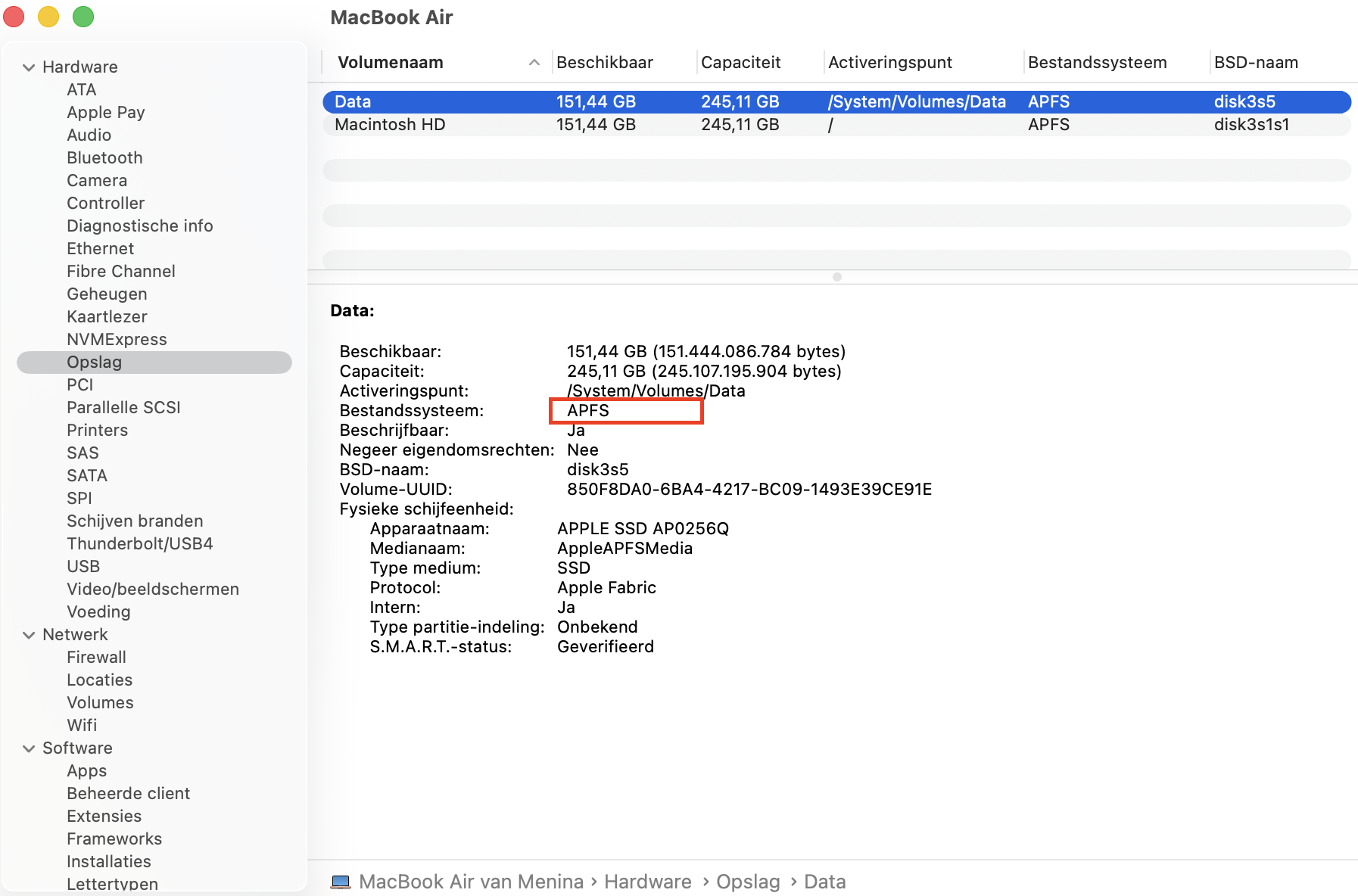 Scroll in de zijbalk totdat je Opslag ziet. Selecteer dit onderdeel en bekijk vervolgens in het rechterpaneel de informatie over de opslag van je Mac, inclusief het bestandssysteem.