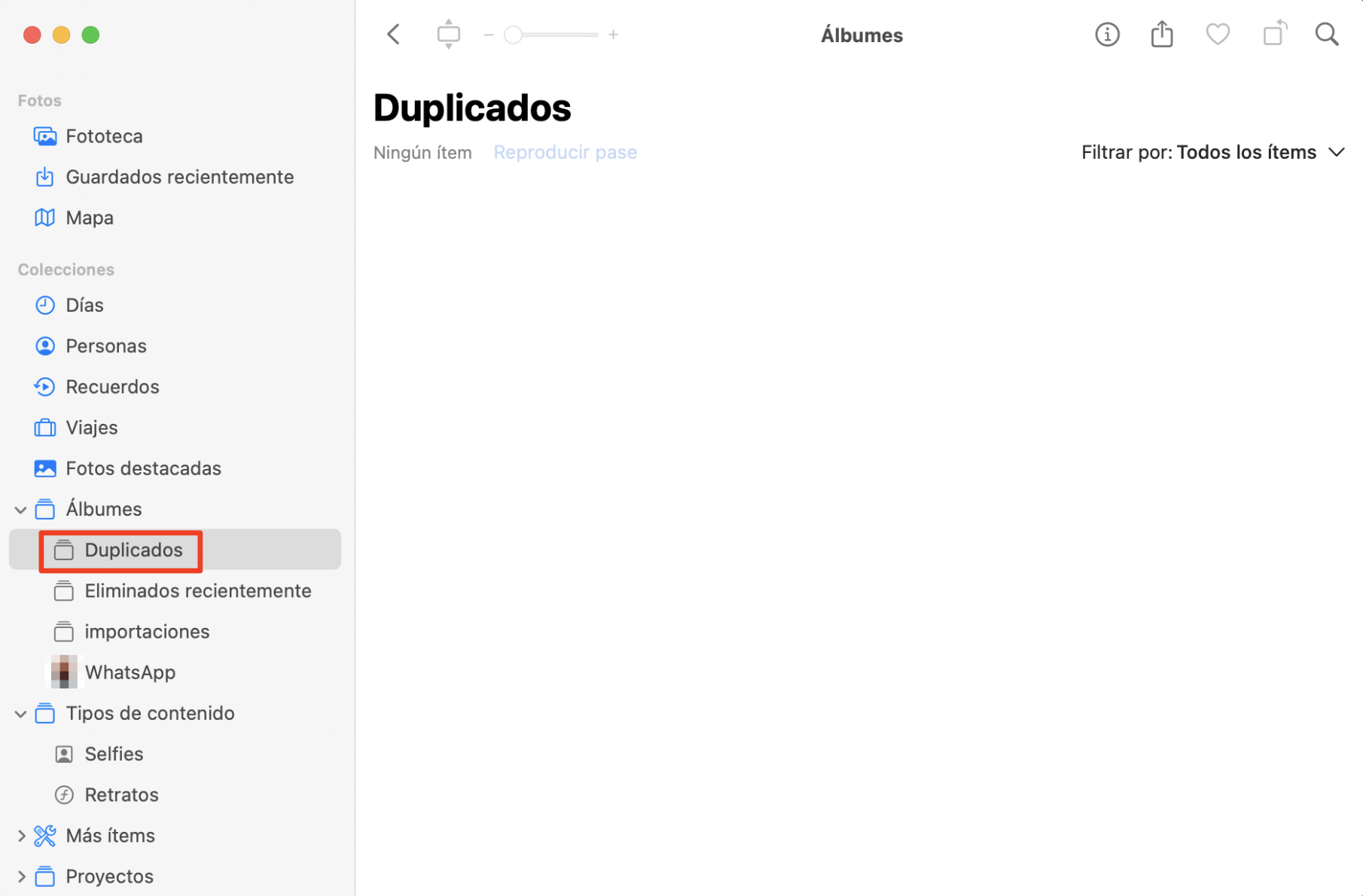 Para encontrar fotos duplicadas en la carpeta Duplicados de la aplicación Fotos, haz clic en Duplicados y permite que se realice un análisis en tu MacBook.