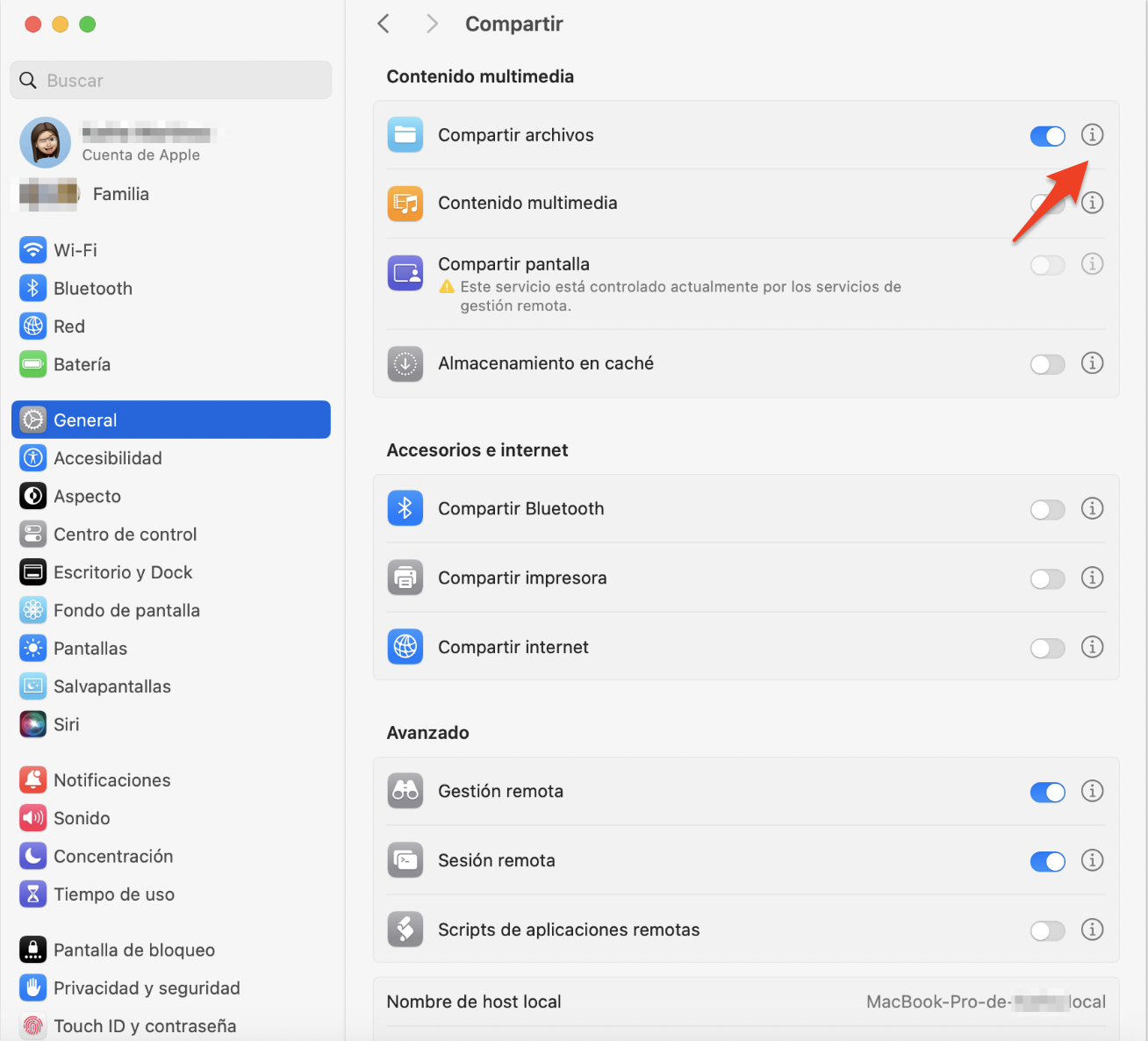 Ajustes del Sistema en Mac mostrando el menú Compartir. Para utilizar el uso compartido de archivos Bluetooth para copiar archivos de un Mac a otro Mac, activa el uso compartido de archivos para permitir que tu nuevo Mac acceda a los archivos de tu antiguo Mac. Ajustes del Sistema en Mac mostrando el menú Compartir. Para utilizar el uso compartido de archivos Bluetooth para copiar archivos de un Mac a otro Mac, activa el uso compartido de archivos para permitir que tu nuevo Mac acceda a los archivos de tu antiguo Mac.