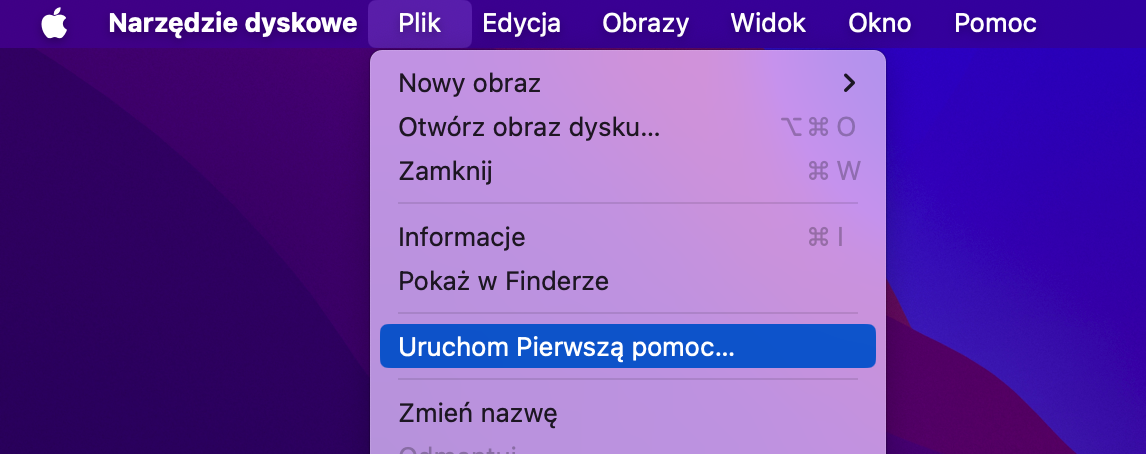Za pomocą Narzędzia dyskowego możesz uruchomić Pierwszą pomoc. To narzędzie spróbuje znaleźć i naprawić problemy z Twoim dyskiem zewnętrznym. Kliknij przycisk Pierwsza pomoc, aby zacząć, albo otwórz go z zakładki Plik na pasku menu.