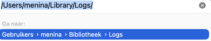 Om logbestanden en ondersteuningsbestanden van apps te verwijderen en zo de ‘Overige’ opslag te verkleinen, open je de Finder en kies je Ga naar map. Typ in het pop-upvenster het pad ~/Library/Logs om applogbestanden te bekijken of /var/log om systeemlogbestanden te openen.