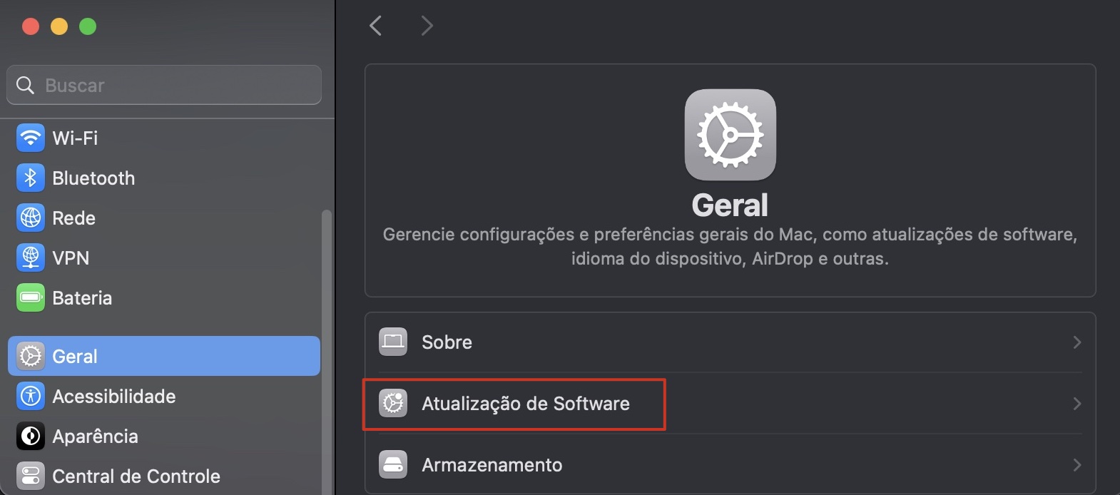 Para poder atualizar seu Mac para a versão mais recente, você precisará verificar se há atualizações pendentes do macOS. Isso pode ser feito abrindo os Ajustes do Sistema e indo em Geral. A partir daí, você verá a aba Atualização de Software.