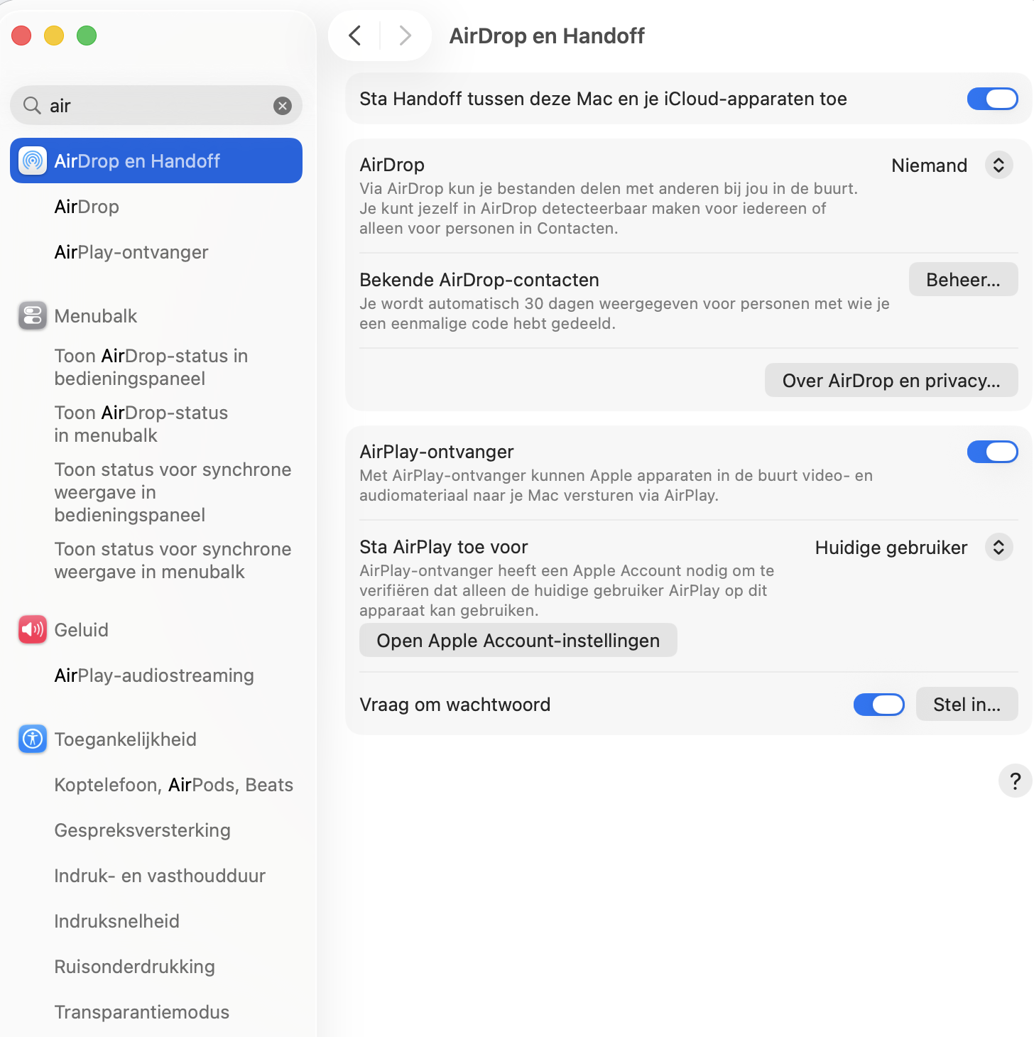 Om draadloos te delen, moet je eerst controleren of wifi op beide apparaten is ingeschakeld en of AirDrop tussen de apparaten is toegestaan.
