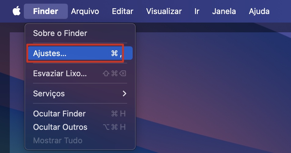 A barra de menu do macOS mostrando uma lista de opções do Finder. Clique em Ajustes para configurar o esvaziamento automático do Lixo no Mac.