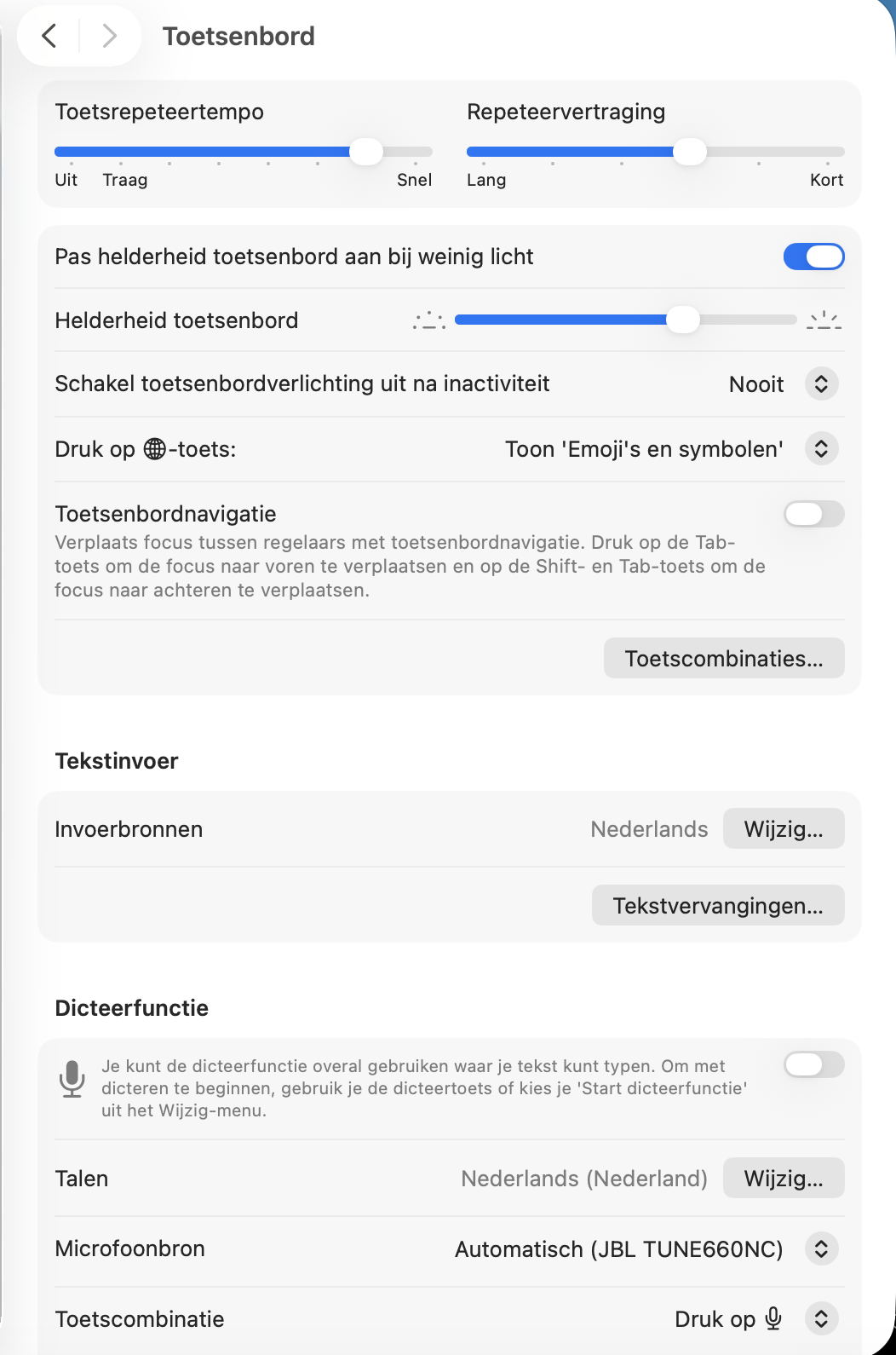 Ga in de Systeeminstellingen van je Mac in de zijbalk naar Toetsenbord, klik op Toetscombinaties en vervolgens op Toetsenbordnavigatie.