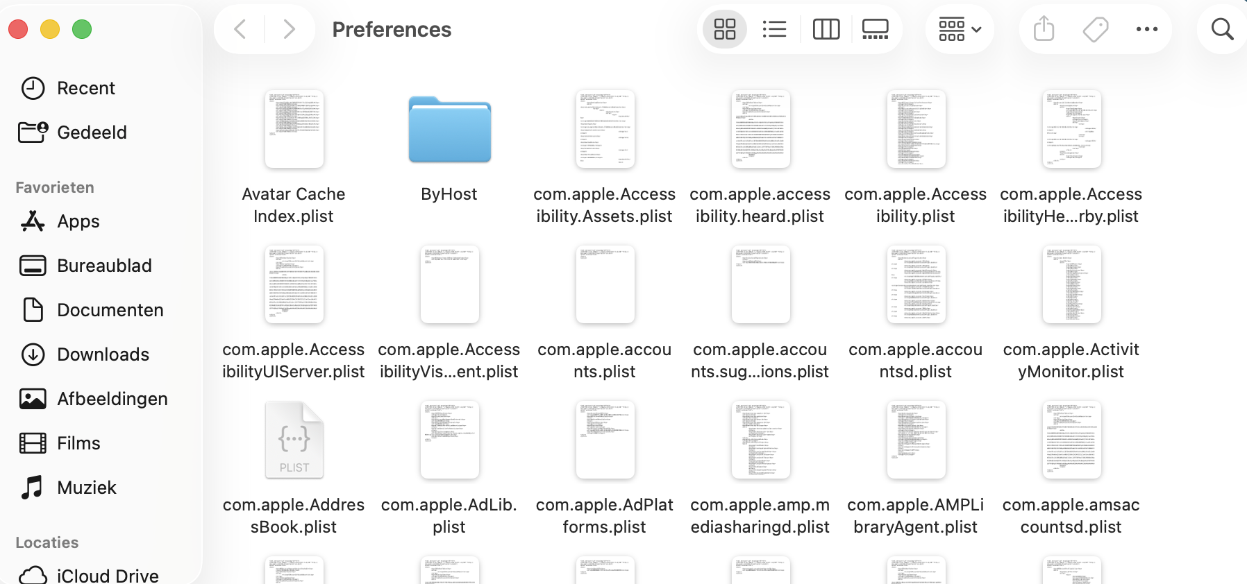 Om de bestanden met muiseigenschappen opnieuw in te stellen, zoek je de PLIST-bestanden van je muis en sleep je deze naar de prullenmand. Dit zijn de bestanden die je moet verwijderen:  com.apple.driver.AppleHIDMouse.plist` com.apple.AppleMultitouchMouse.plist` com.apple.driver.AppleBluetoothMultitouch.mouse.plist