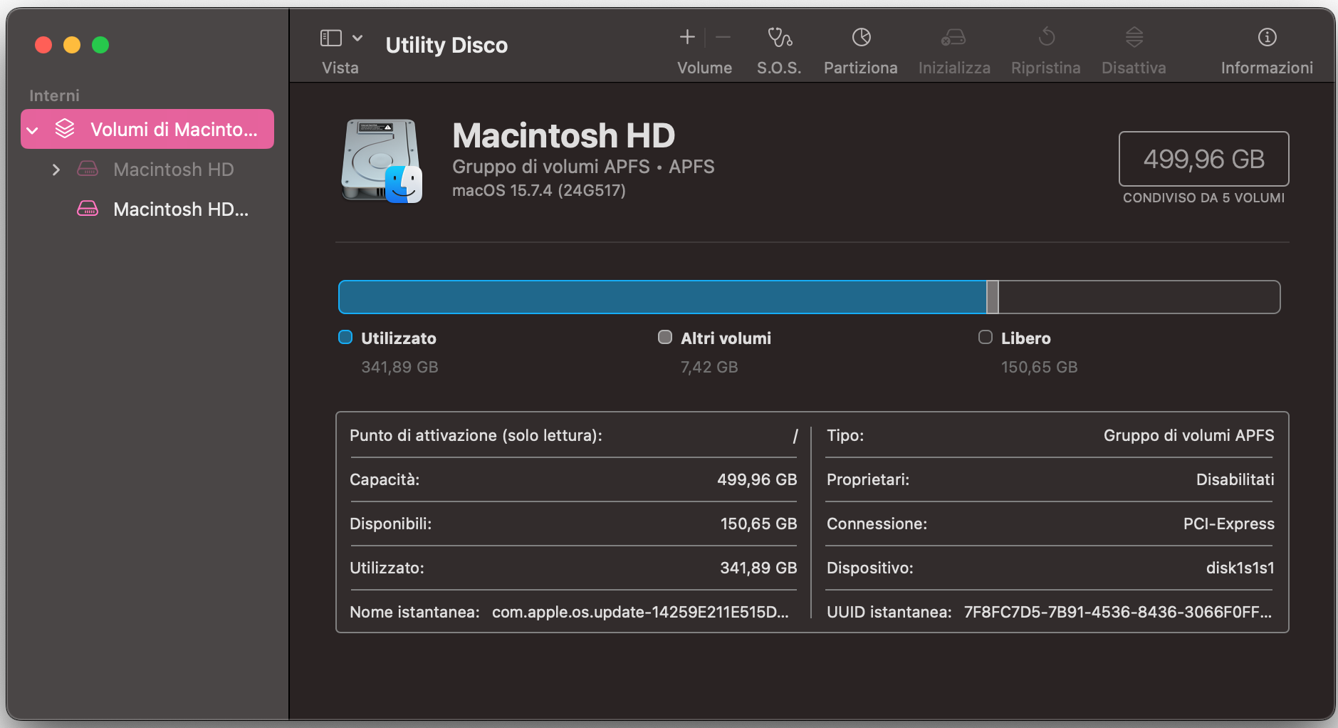 Lo strumento Utility Disco è aperto su un MacBook. Nella barra laterale è selezionato il disco Macintosh HD e sullo schermo vengono mostrate le informazioni del disco.
