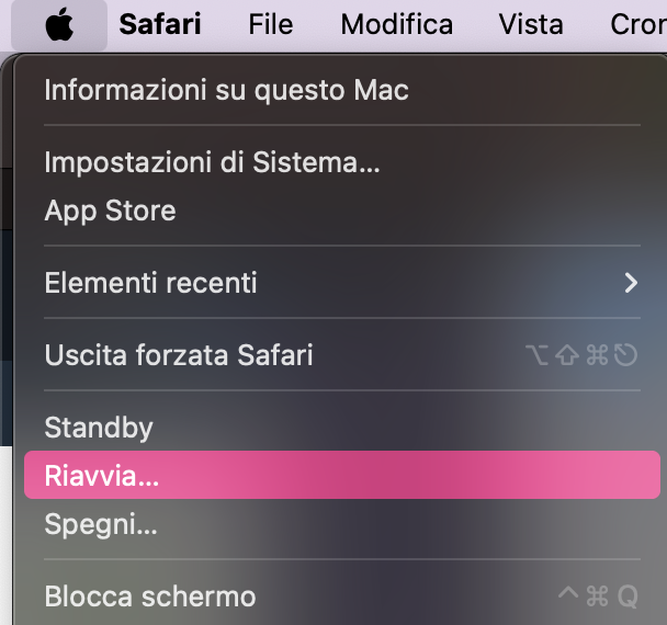 Menu Apple su Mac con l’opzione Riavvia evidenziata, parte delle istruzioni per risolvere il problema dello schermo del MacBook che fa glitch.