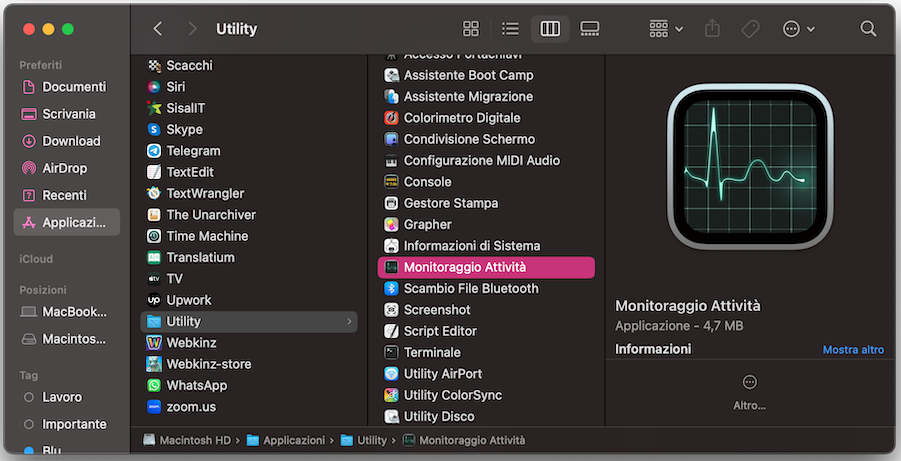 La finestra Utility, aperta da Applicazioni su Mac, mostra Monitoraggio Attività selezionato come strumento per chiudere i processi in background.