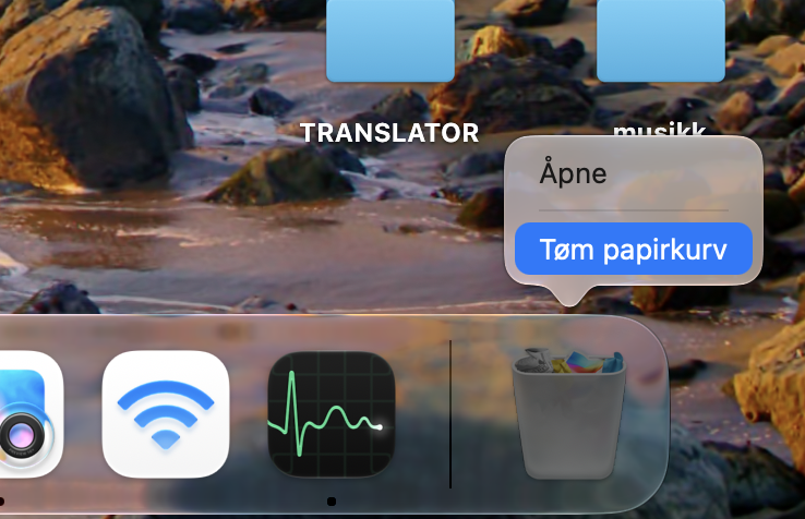 For å slette apper helt må du tømme papirkurven. Det gjør du ved å høyreklikke på papirkurv-ikonet og velge Tøm papirkurven.