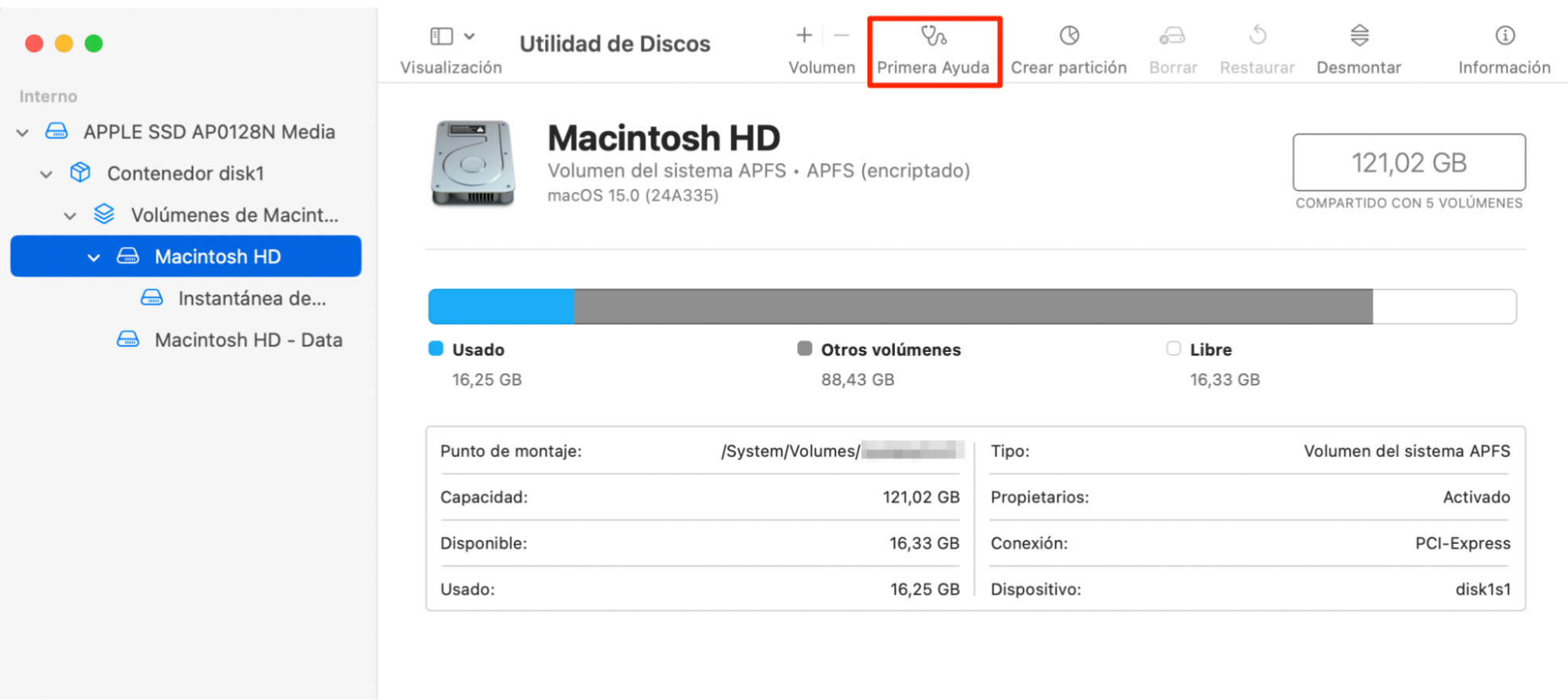 Para continuar con el proceso de reparación del disco con Primera Ayuda, selecciona ahora la unidad flash USB situada a la izquierda de la ventana y haz clic en Primera Ayuda en la parte derecha de la pantalla.