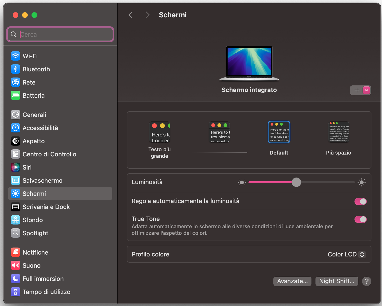 Uno dei metodi per risolvere lo sfarfallio allo schermo del Mac è cambiare il profilo colore e la frequenza di aggiornamento in Impostazioni/Preferenze di Sistema Apple > Schermi > Frequenza di aggiornamento.