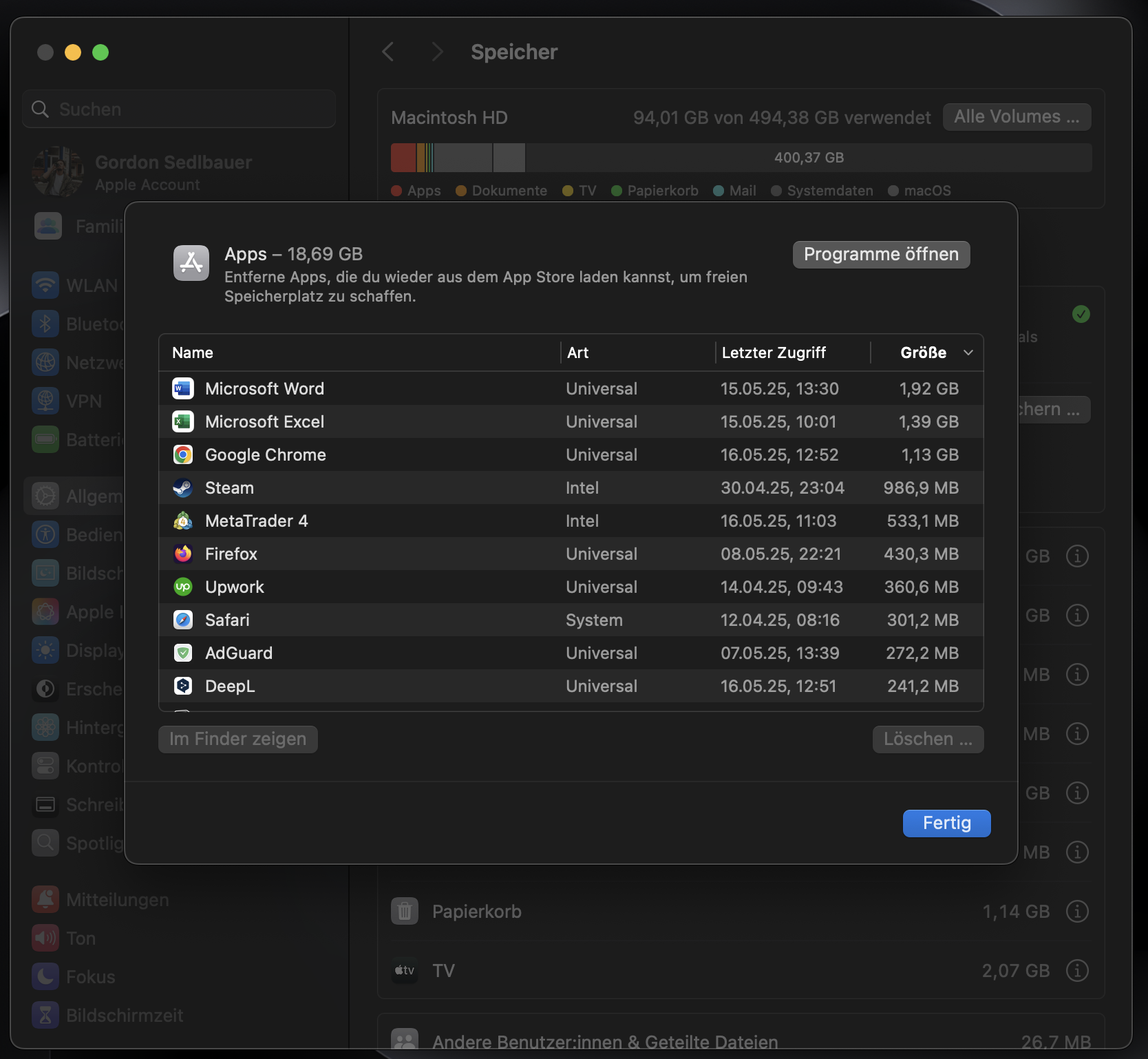 Um den Speicherplatz Ihres Mac zu optimieren, löschen Sie bitte nicht benötigte große Dateien von Ihrem Gerät. Öffnen Sie Über diesen Mac, gehen Sie zu Speicher und klicken Sie auf Verwalten. Wählen Sie Dokumente in der linken Leiste und gehen Sie oben zu Große Dateien.