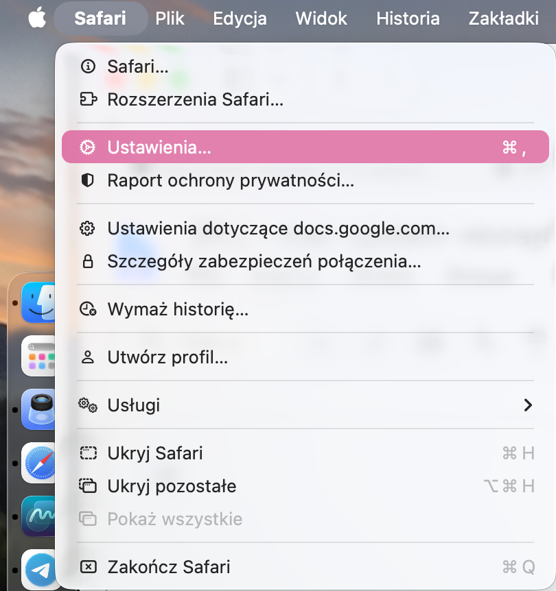 Usuwanie rozszerzeń z Safari na Macu jest łatwe. Zacznij od otwarcia menu ustawień przeglądarki, a następnie kliknij kartę Extensions.