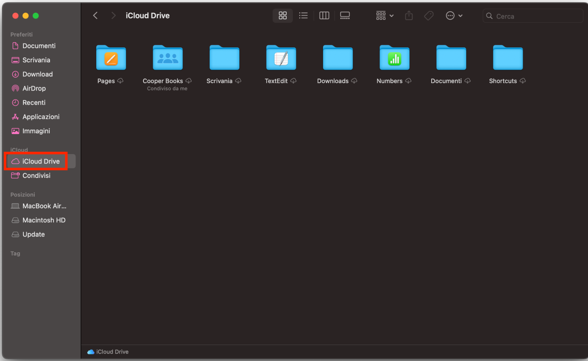 Per liberare spazio nel tuo iCloud Drive, clicca su iCloud Drive nella barra laterale del Finder.