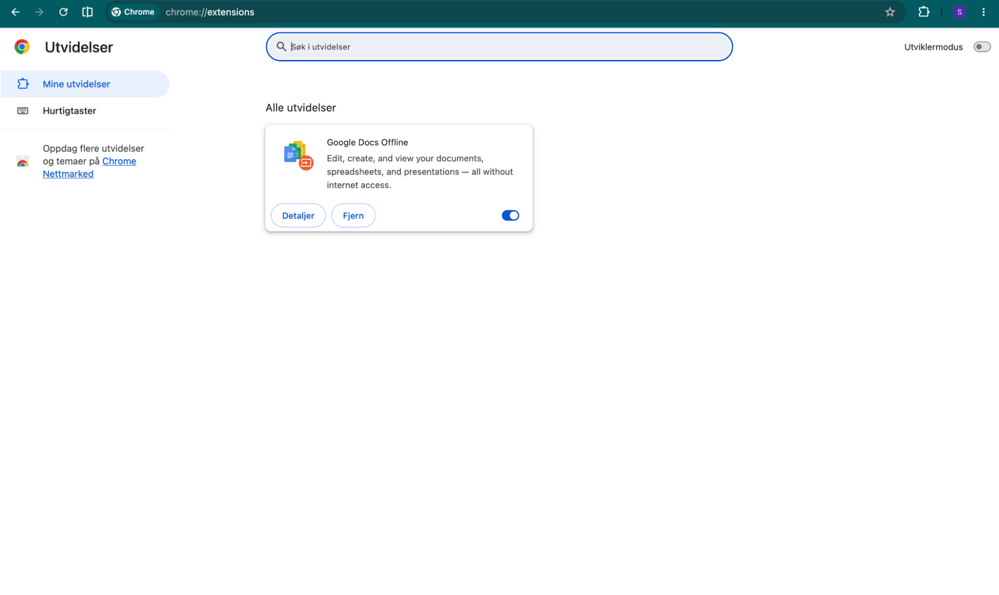 I listen over Google Chrome-utvidelser klikker du på knappen «Fjern» for en utvidelse, og klikker deretter på «Fjern» igjen for å bekrefte.