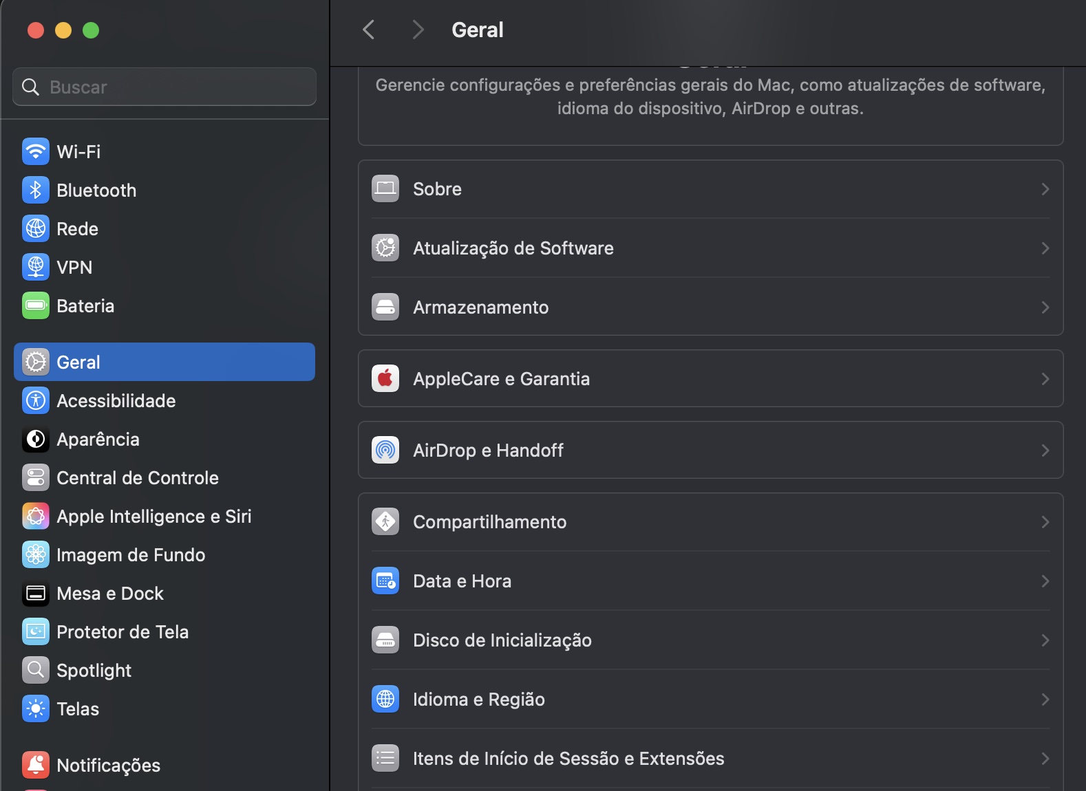 Nos Ajustes do Sistema, clique na guia Geral e depois em Itens de Início de Sessão e Extensões para remover aqueles que você não precisa mais — com o intuito de acelerar seu Mac.