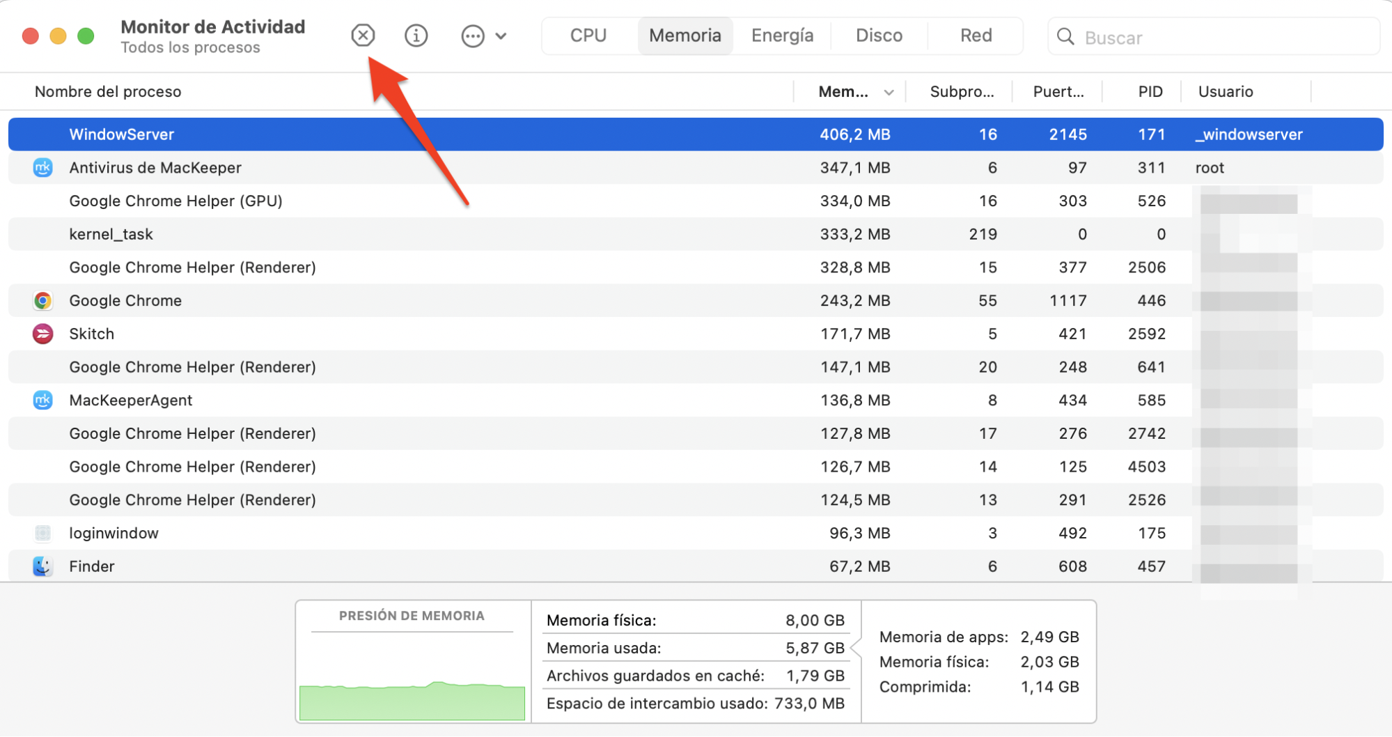 El Monitor de actividad de macOS Monterey muestra una lista de todos los procesos ordenados por uso de memoria. Para eliminar un proceso, primero selecciónalo y, a continuación, haz clic en el botón X.
