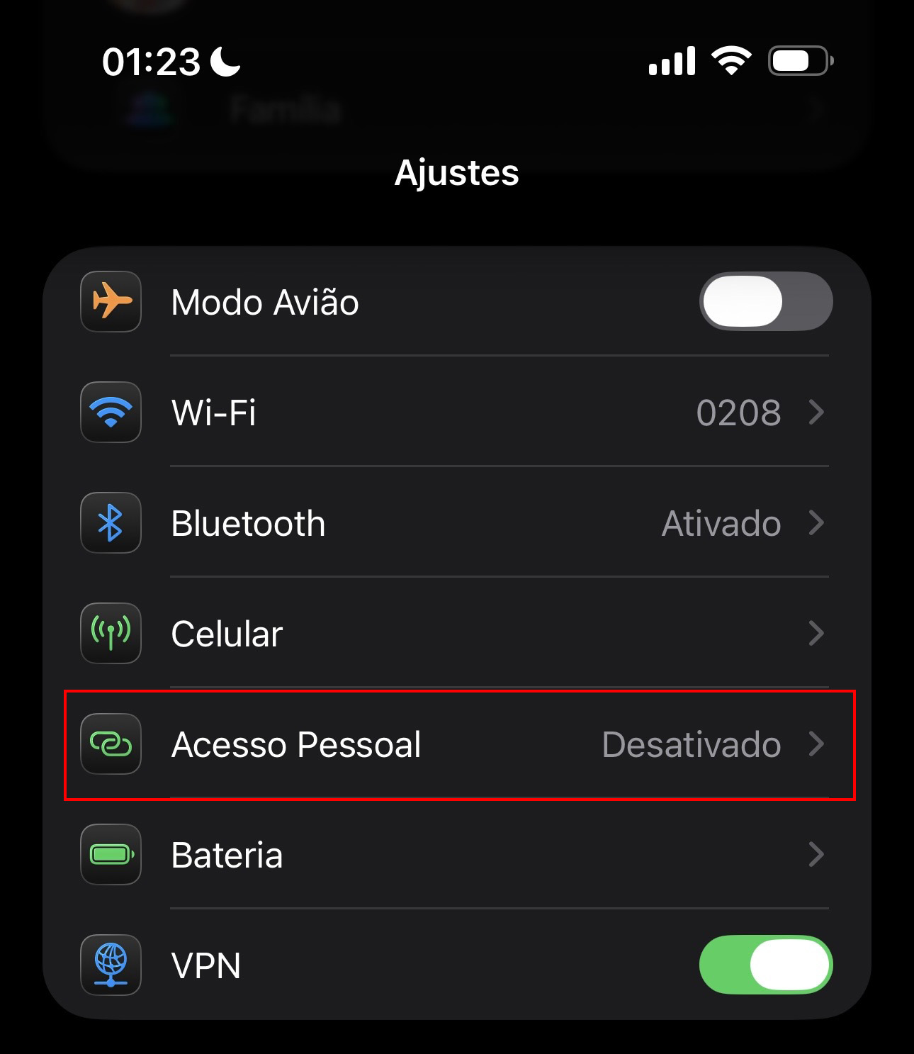Se você usa o acesso pessoal, ative os dados celulares no seu iPhone e gerencie as configurações. Para fazer isso, vá para Ajustes > Acesso Pessoal e verifique se está ativado.