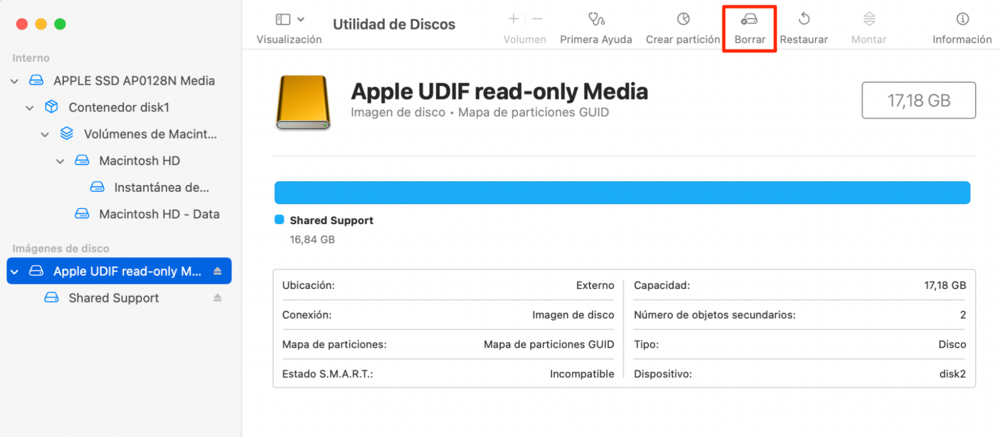 Abre la Utilidad de Discos de macOS y selecciona el disco USB en el menú de la izquierda. Abre la sección «Borrar» de la herramienta.