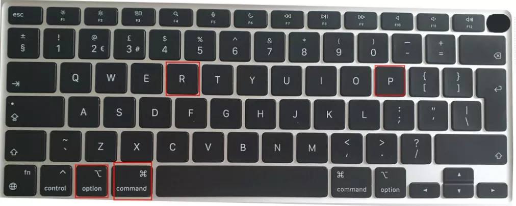 Ahora, para reiniciar tu Mac, mantén pulsadas rápidamente las teclas Option-Command-P-R durante 20 segundos. Si tu Mac reproduce sonidos de inicio, suelta las teclas después del segundo sonido.