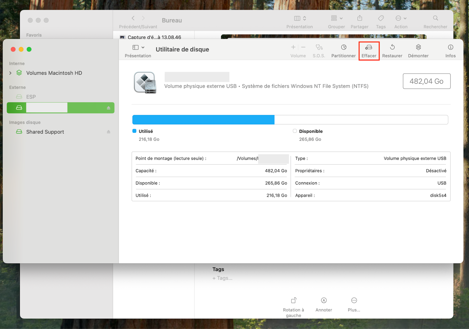 Ouvrez l'outil Utilitaire de disque de macOS, puis sélectionnez votre disque USB qui apparaît dans le menu latéral gauche. Rendez-vous dans la section « Effacer » de l'outil.
