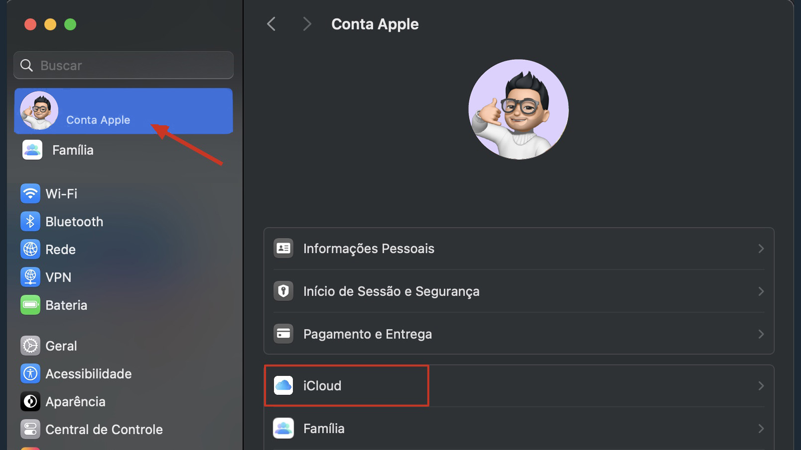Ajustes do Sistema no Mac mostrando o menu da Conta Apple. Para transferir arquivos de um Mac para outro usando o armazenamento do iCloud, primeiro clique em iCloud.