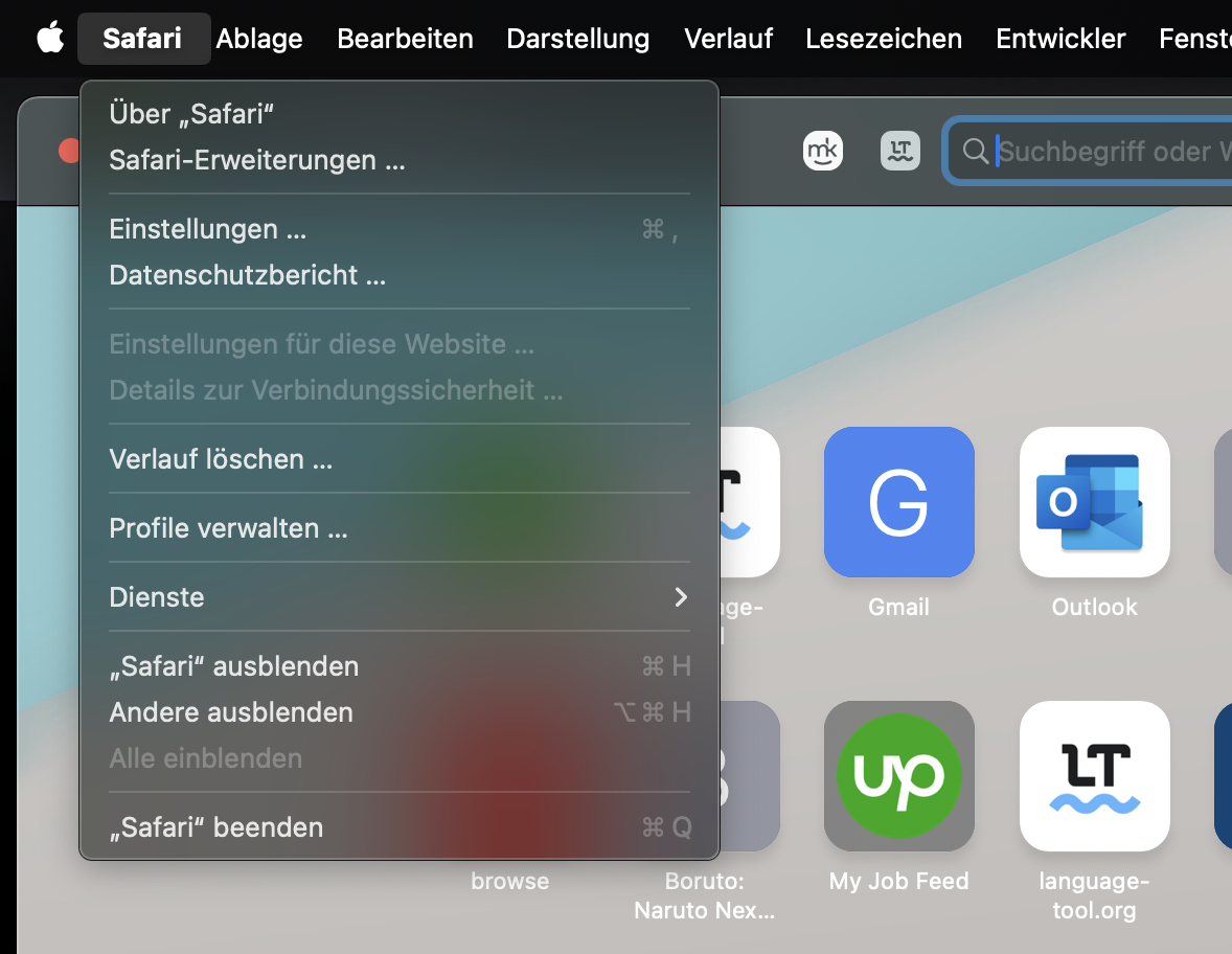 Um Adobe Flash Player in Safari zu aktivieren, öffnen Sie bitte zunächst die Safari-App, klicken Sie im Menü oben auf der Seite auf Safari und gehen Sie zu Einstellungen.