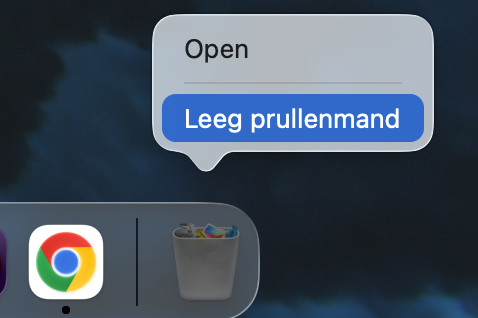 Een deel van het Dock op een Mac met de Prullenmand geselecteerd. Het contextmenu is geopend en ‘Prullenmand leegmaken’ is geselecteerd. Dit maakt deel uit van een handleiding over hoe je de Mail cache verwijdert.