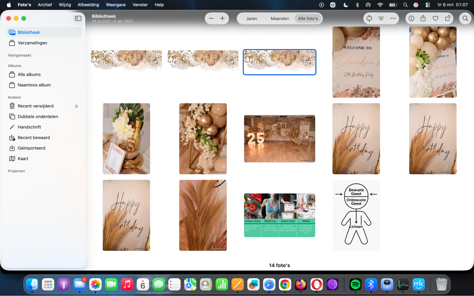 De Foto’s-app is geopend op een MacBook. De categorie Bibliotheek is geselecteerd en de foto’s van de gebruiker worden op het scherm weergegeven.