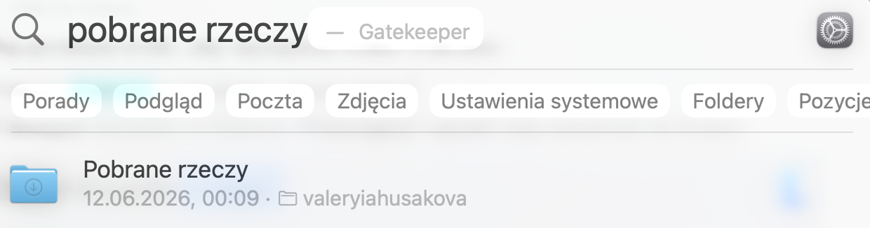 Folder Pobrane rzeczy może być pełen starych danych, których już nie potrzebujesz. To dobry pomysł, aby je usunąć, więc otwórz teraz ten folder.