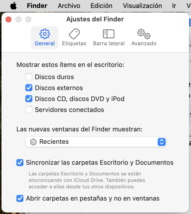 Para desocultar los iconos del escritorio de tu Mac, marca las casillas situadas junto a los elementos que deseas ver en el escritorio o selecciona todos los elementos de la lista: Discos externos, Discos duros, CD, DVD e iPod y Servidores conectados. Después de seleccionar los elementos pertinentes, comprueba si tus iconos aparecen en el escritorio.