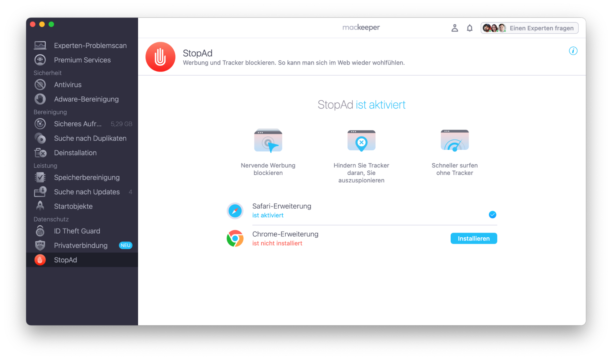 Um die StopAd-Funktionen von MacKeeper auf Ihrem MacBook zu aktivieren, öffnen Sie die App und klicken Sie im Menü auf der linken Seite auf die Funktion StopAd. Anschließend können Sie die Erweiterung in Ihrem ausgewählten Browser aktivieren, indem Sie auf Aktivieren klicken.