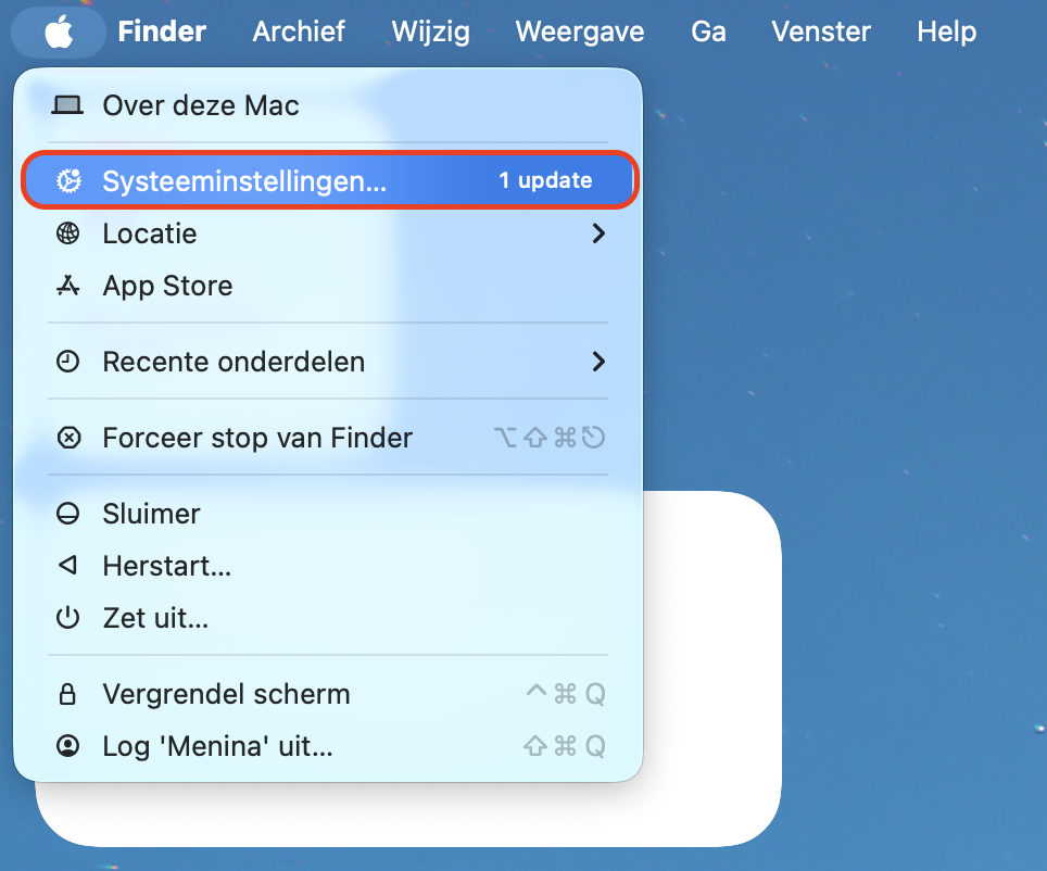 Het Finder-menu op de Mac toont de optie Systeeminstellingen. Open Systeeminstellingen om de batterijconditie van je MacBook te controleren.