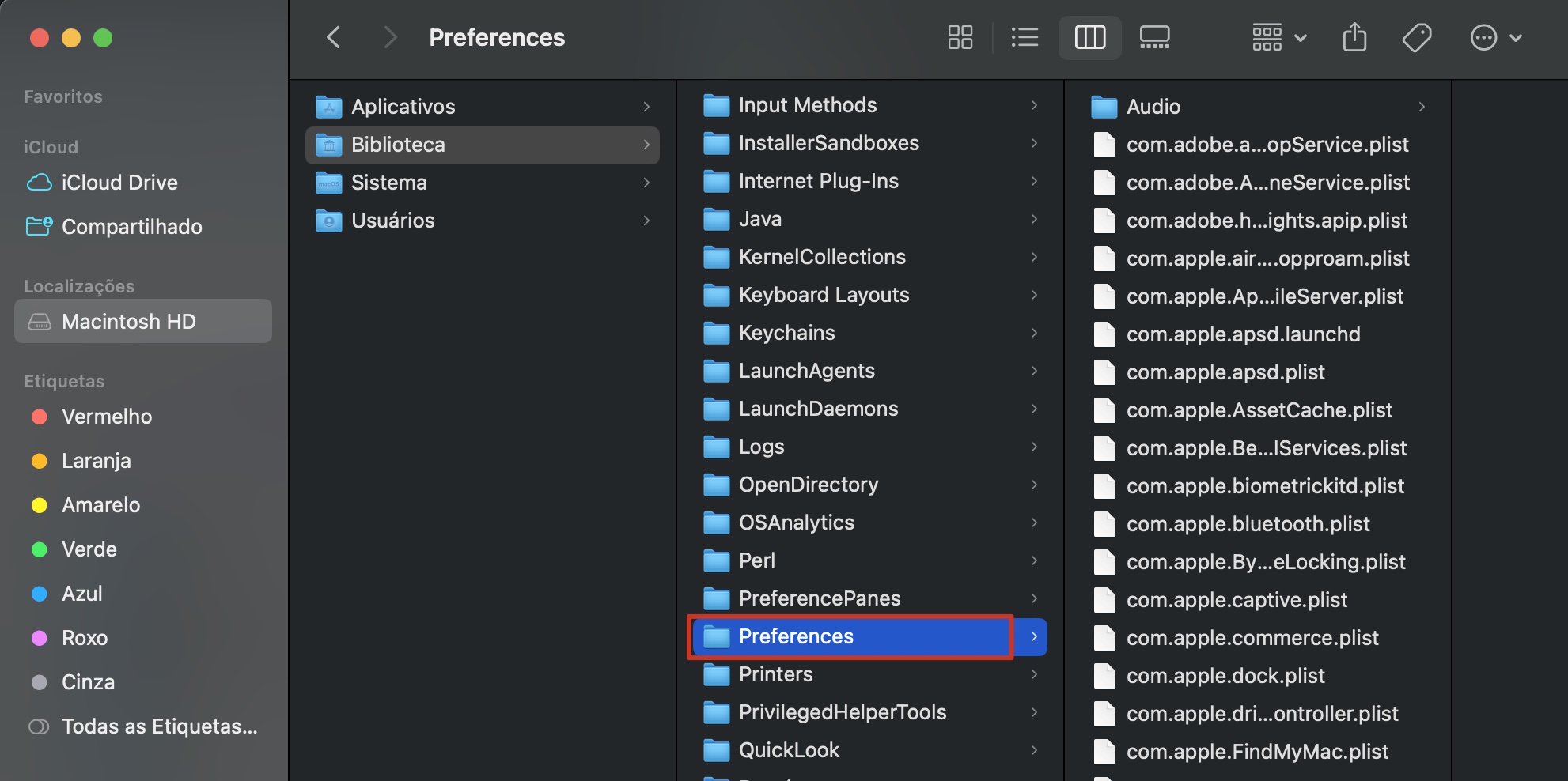 O Finder no Mac exibindo a pasta Preferences. Aqui, você encontrará todos os arquivos de preferências do Safari, que pode excluir se estiver enfrentando problemas.