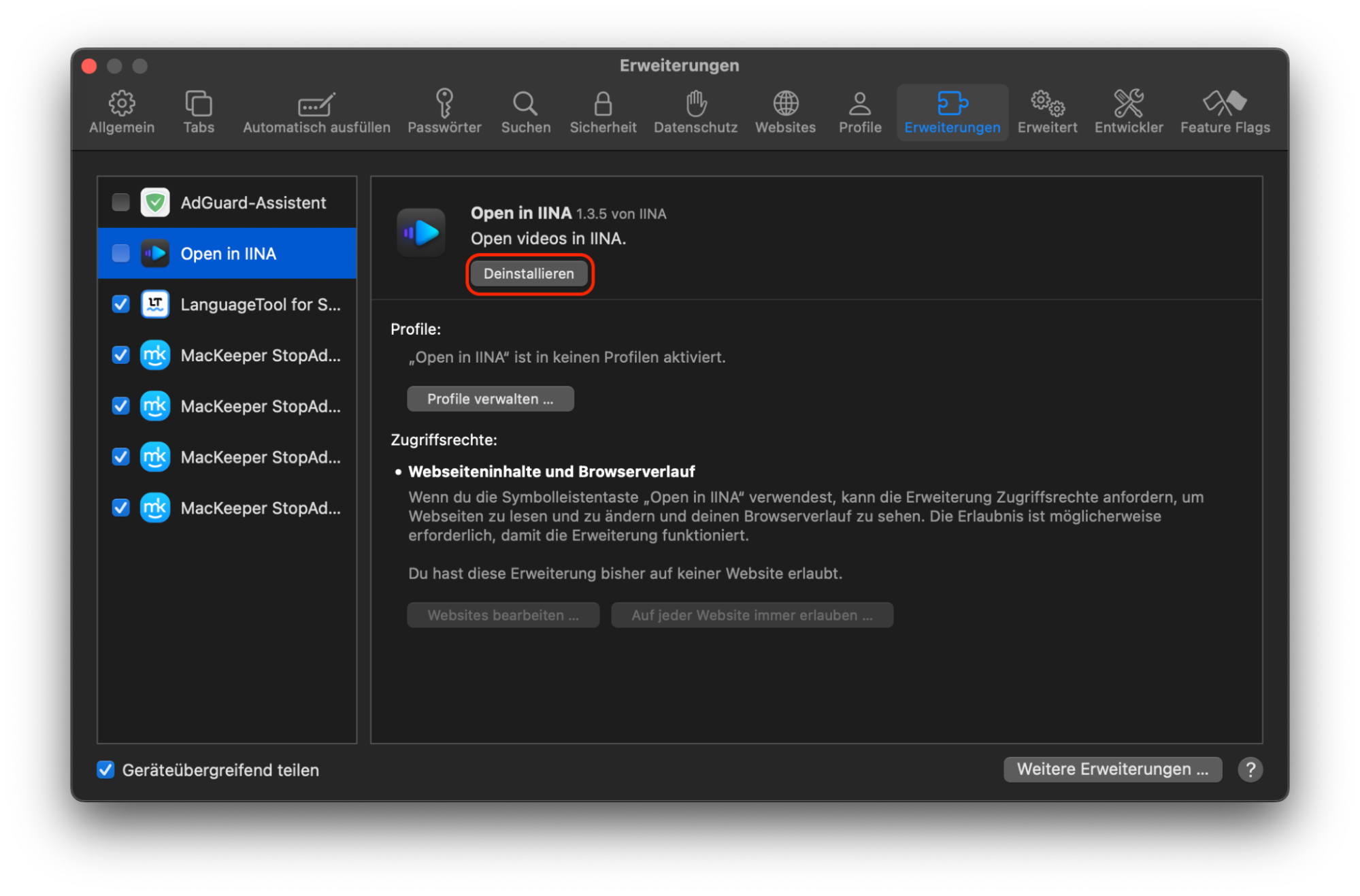 Das Fenster mit den Safari-Einstellungen in macOS Monterey zeigt die Registerkarte Erweiterungen an. Wählen Sie eine Erweiterung aus, die Sie entfernen möchten, und klicken Sie dann auf Deinstallieren.