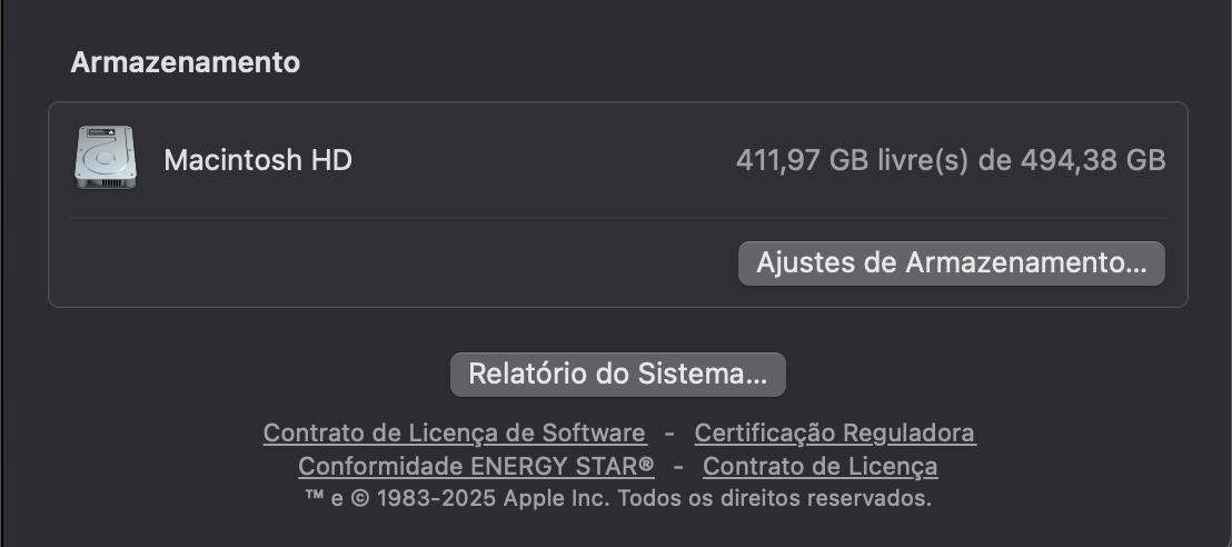 Role até Armazenamento na parte inferior de Sobre Este Mac. Aqui, você verá quanta memória seu computador pode suportar e quanto espaço ainda tem disponível. Se quiser liberar espaço, selecione Ajustes de Armazenamento.