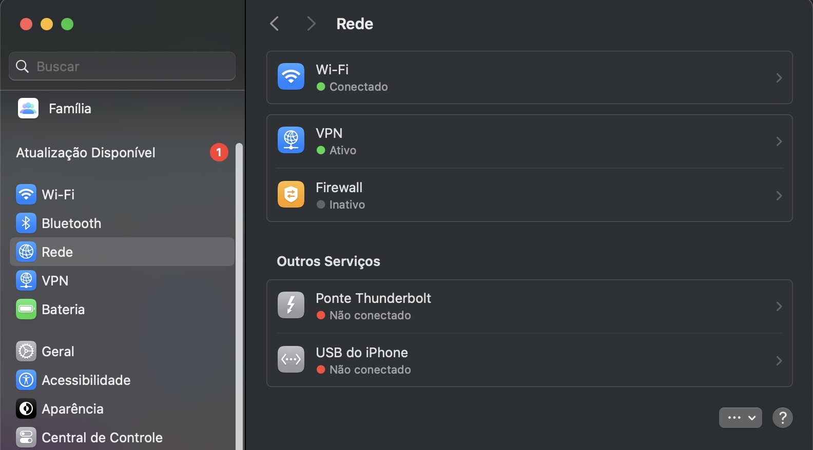 Para ver a qual rede você está conectado no seu Mac, selecione Rede na barra lateral esquerda dos Ajustes do Sistema.