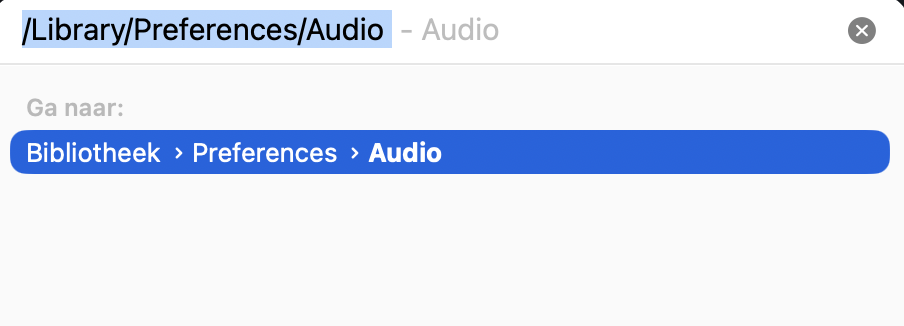 Je kunt de audio-instellingen van je Mac resetten door het juiste .plist-bestand te verwijderen. Begin door via Spotlight te zoeken naar en de map /Library/Preferences/Audio te openen.