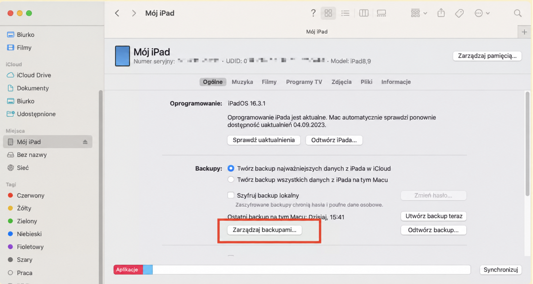 Przycisk Zarządzaj backupami służący do rozpoczęcia usuwania kopii zapasowych iOS