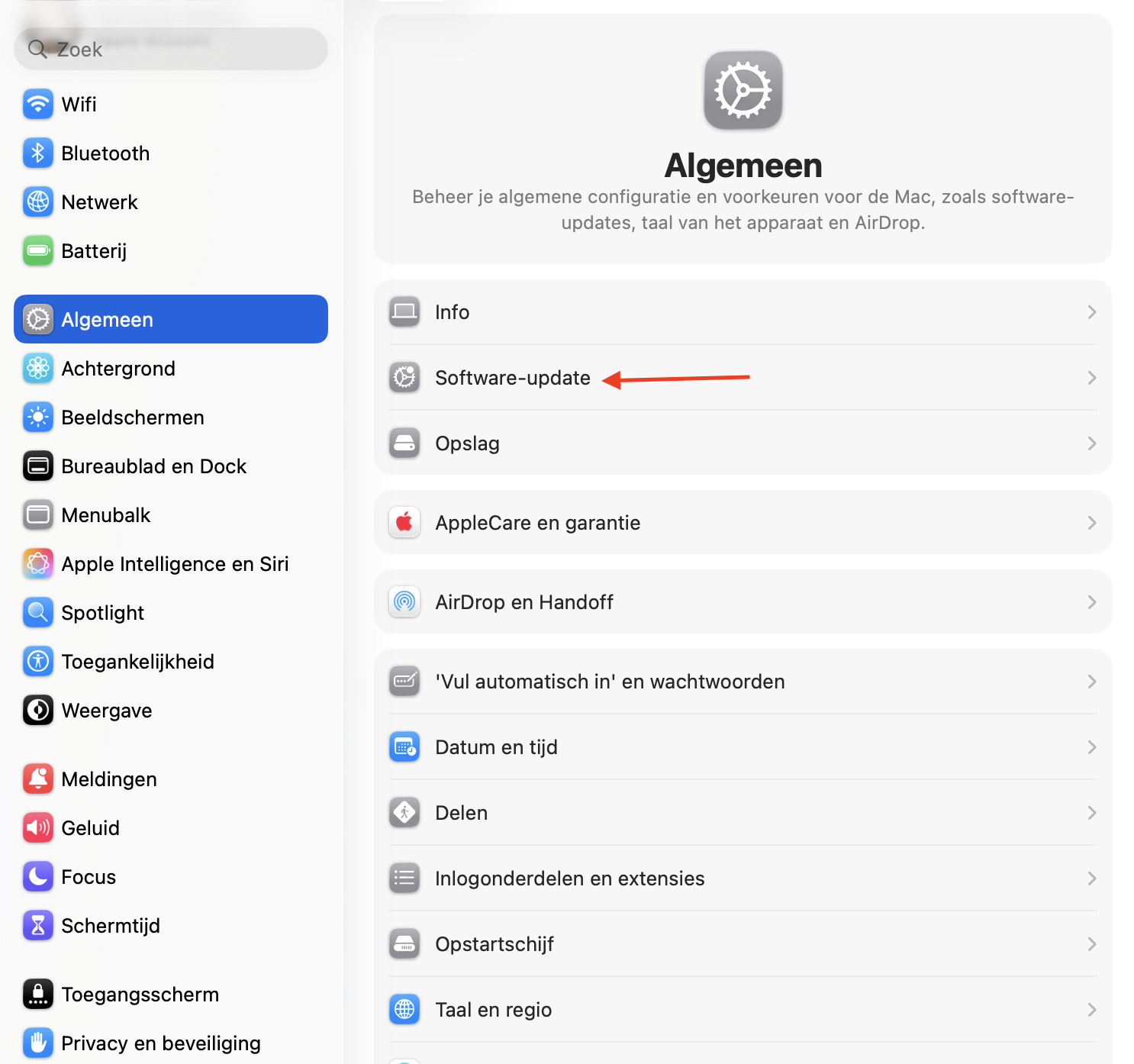 Om je Mac te kunnen updaten naar de nieuwste versie, moet je controleren of er nog openstaande macOS-updates zijn. Dit doe je door Systeeminstellingen te openen en naar Algemeen te gaan. Vanaf daar zie je het tabblad Software-update.