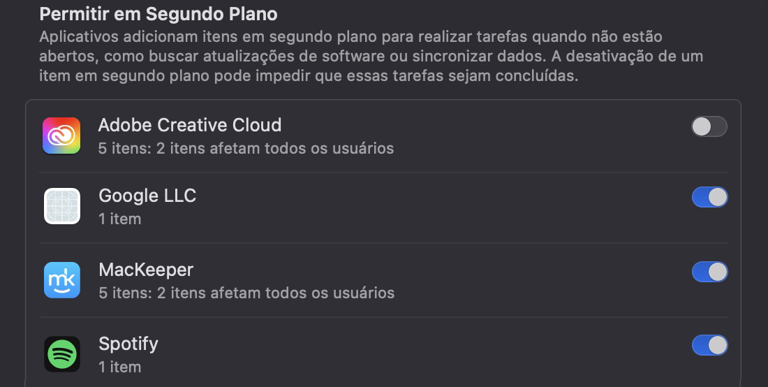 Depois de remover os itens de início que você não deseja executar ao ligar, role para baixo na seção Itens de Início e encontre Permitir em Segundo Plano. Quando estiver aqui, você pode desativar qualquer processo que não queira usar.